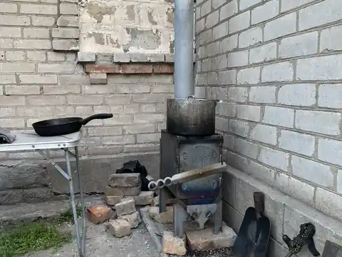 Una stufa WICTU in uso