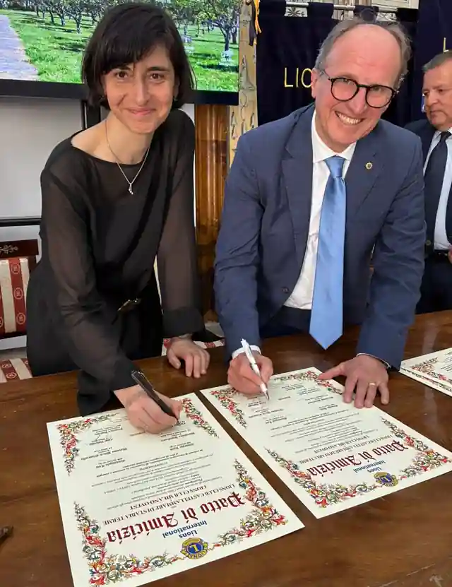 La firma del Patto di Amicizia da parte dei due Presidenti
