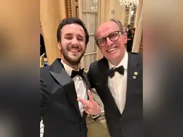 Due soci Lions sorridenti durante la serata